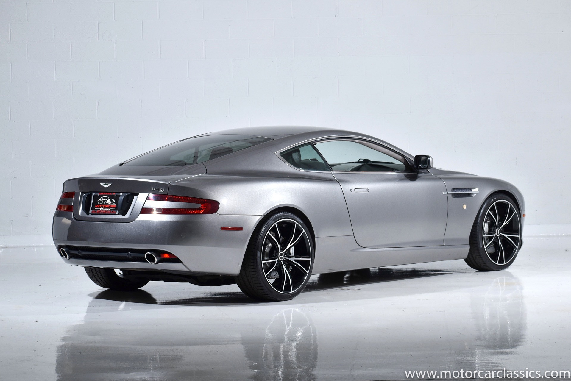 Aston martin db9 2005