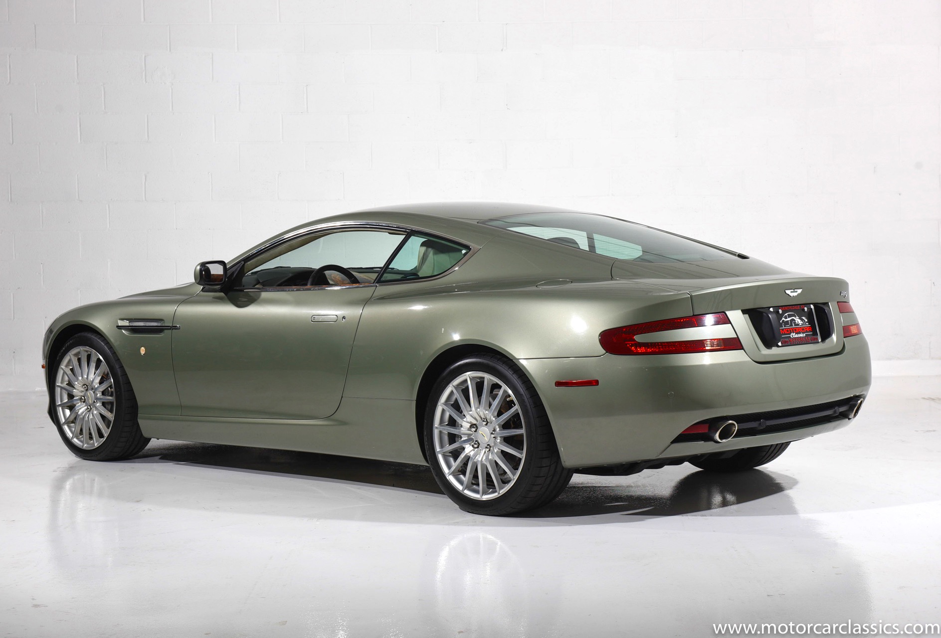 Aston martin db9 2005